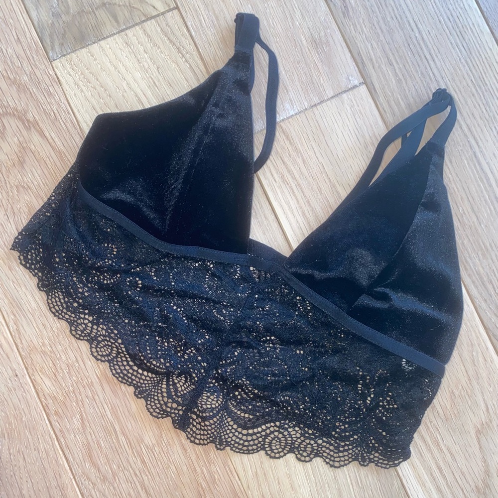 NWOT Black Lace Velvet Bralette